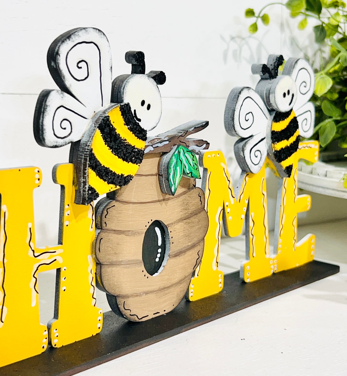 Home Bee Shelf Sitter